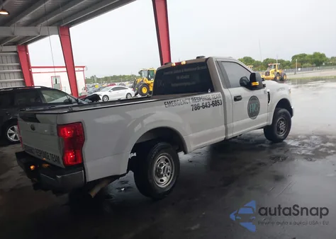 2020 Ford F-250 Xl z USA, uszkodzony, nr VIN 1FTBF2A67LEE30993